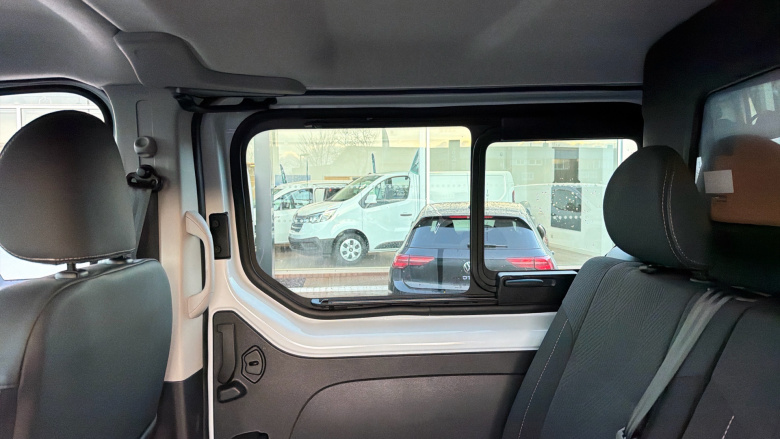 Renault Trafic Lwb Diesel LL30 Blue dCi 150 Extra [Safety] Crew Van